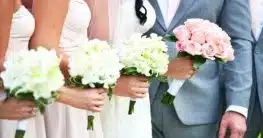 Blumenschmuck und Dekoration bei der Hochzeit